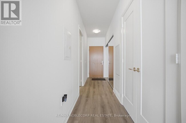 8960 Jane St in Vaughan, ON - Building Photo - Building Photo