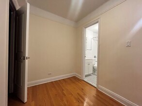 25 E 10th St in New York, NY - Building Photo - Building Photo