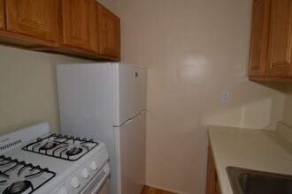 429 W Roscoe St, Unit J03W in Chicago, IL - Foto de edificio - Building Photo