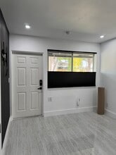 125 NE 30th Ct, Unit Studio in Wilton Manors, FL - Building Photo - Building Photo