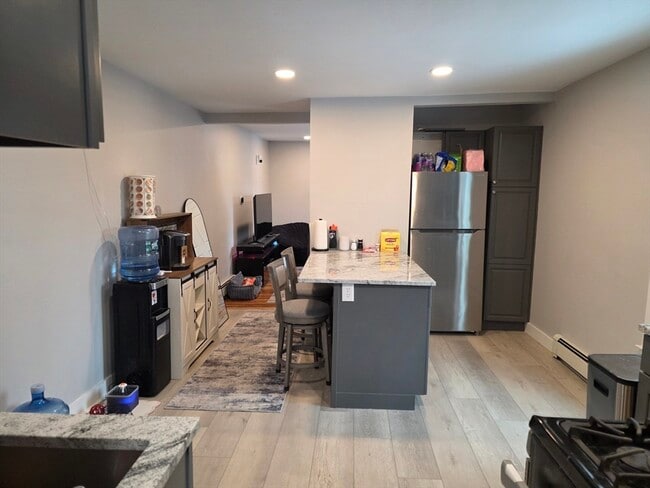 1081 Main St in Woburn, MA - Building Photo - Building Photo