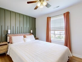 253 White Oak Rd, Unit Apt F in Clarksville, TN - Building Photo