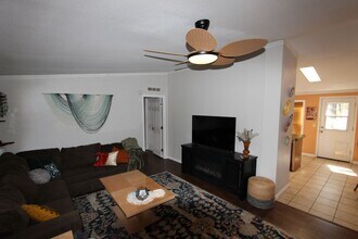 2075 W Alaska Ave in Flagstaff, AZ - Building Photo - Building Photo