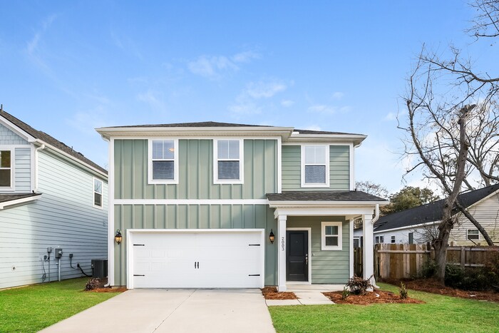 2003 Tyler Farms Rd in Hanahan, SC - Foto de edificio