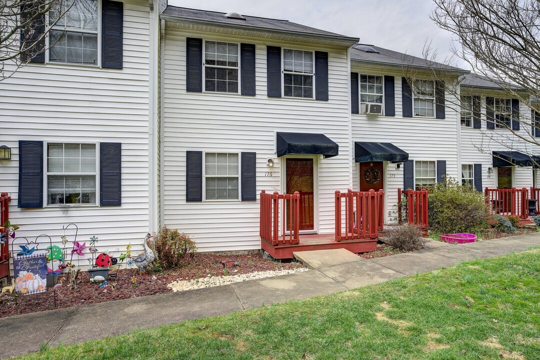 2971 Broad St-Unit -176 in Bristol, TN - Foto de edificio