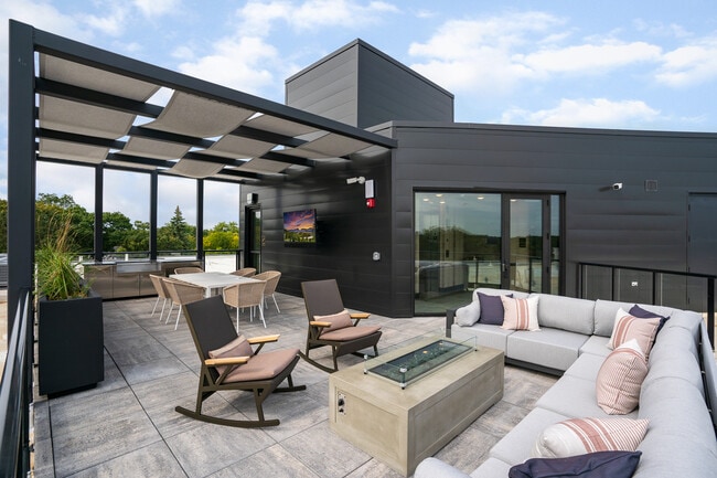 The Lorient in Edina, MN - Foto de edificio - Building Photo