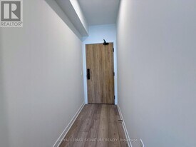 1 Fairview Rd E in Mississauga, ON - Building Photo