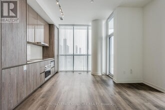 8 Interchange Wy in Vaughan, ON - Building Photo - Building Photo