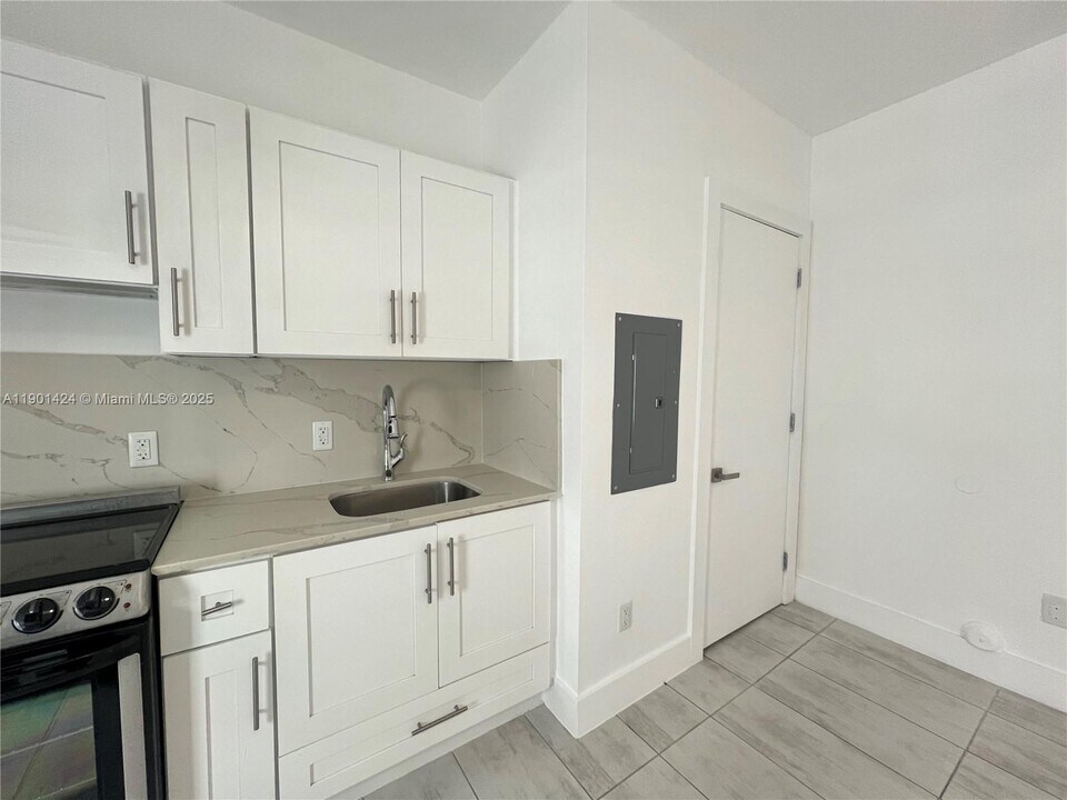 1201 Pennsylvania Ave in Miami Beach, FL - Building Photo