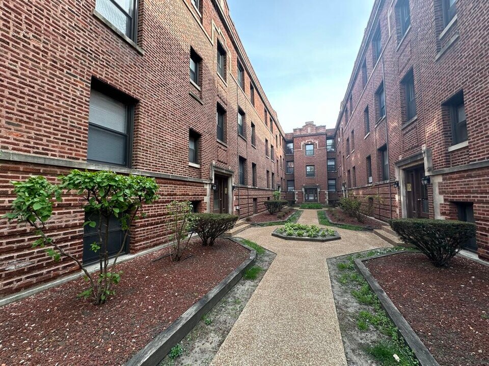 929 W Sunnyside Ave in Chicago, IL - Building Photo