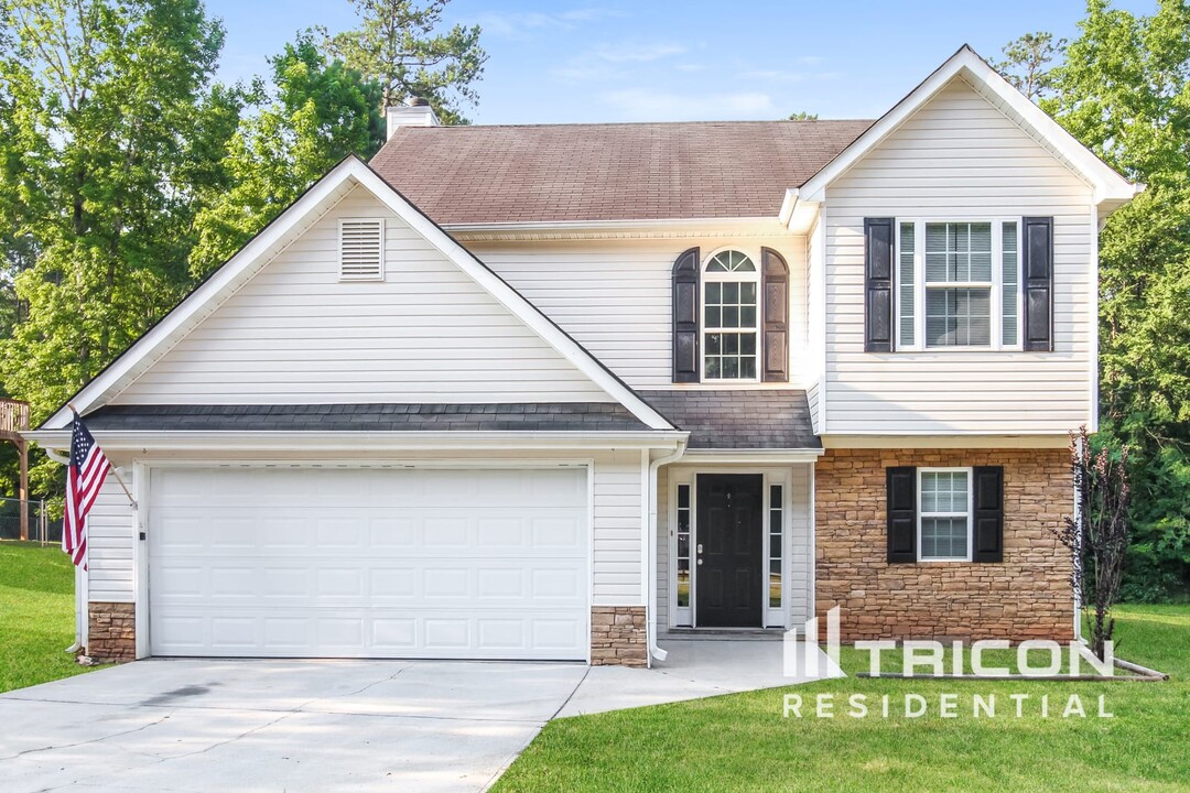 195 Shadowbrook Dr in Covington, GA - Building Photo