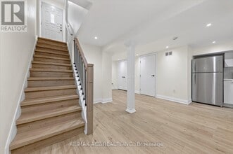 100 Brimwood Blvd in Toronto, ON - Building Photo - Building Photo