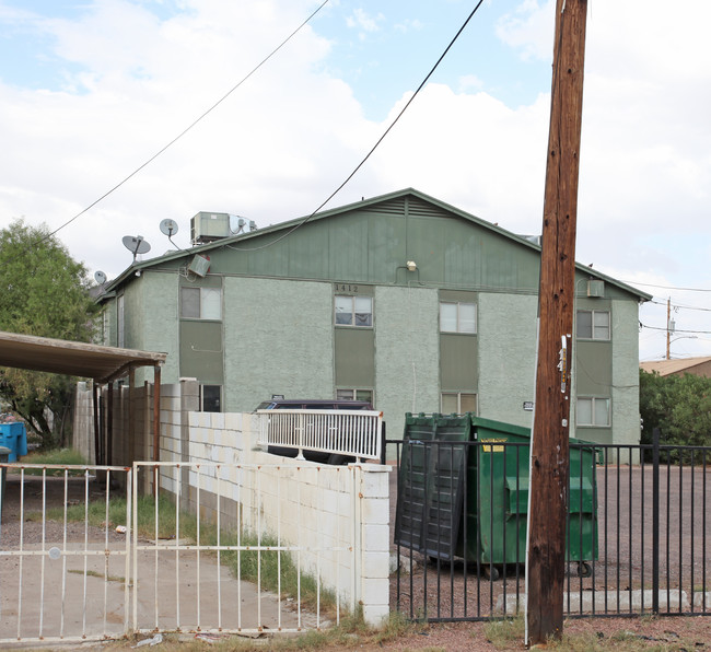 Vogel Manor in Phoenix, AZ - Building Photo - Building Photo