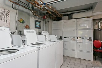 2115 Ala Wai Blvd, Unit 605 in Honolulu, HI - Building Photo - Building Photo