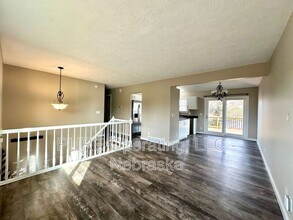8005 S 152nd St in Omaha, NE - Building Photo - Building Photo