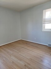 7305 47th Ave SW in Seattle, WA - Foto de edificio - Building Photo