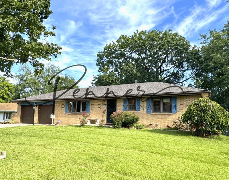 12308 East 40th St S in Independence, MO - Building Photo