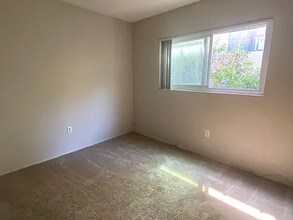 360 Rosecrans St in San Diego, CA - Building Photo - Building Photo