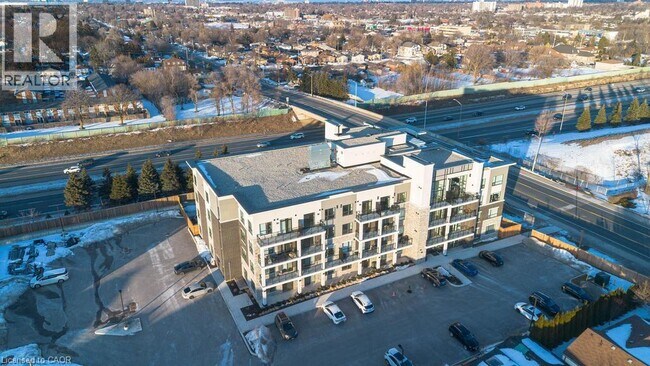 120 Springvalley Crescent in Hamilton, ON - Building Photo - Building Photo