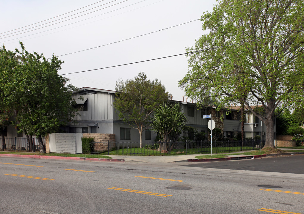 18108 Schoenborn St in Northridge, CA - Building Photo