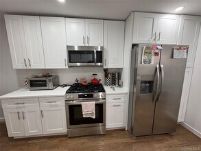 46 Maxwell Ave in Oyster Bay, NY - Building Photo - Building Photo