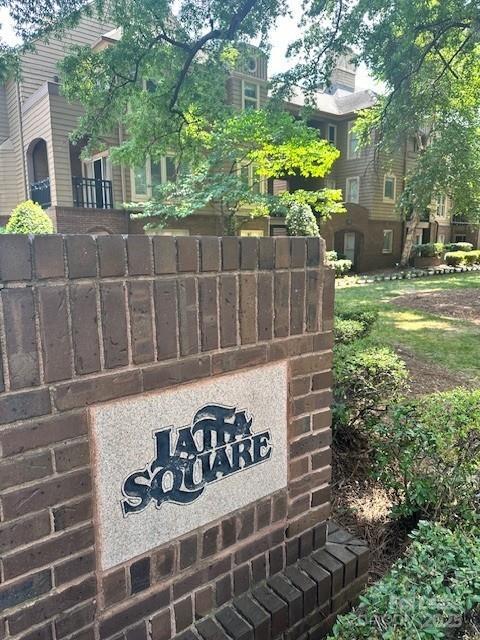 1109 E Morehead St in Charlotte, NC - Building Photo