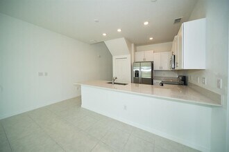 32134 Powderpuff Mimosa Dr in San Antonio, FL - Building Photo - Building Photo