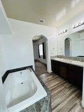 986 Valencia Dr in Mc Farland, CA - Building Photo - Building Photo