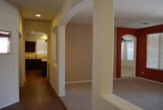 4924 W Magdalena Ln in Phoenix, AZ - Building Photo - Building Photo