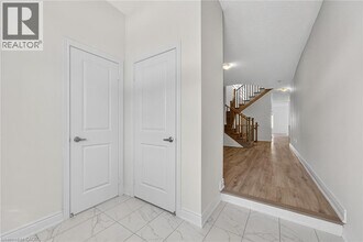 47 Bloomfield Cres in Cambridge, ON - Building Photo - Building Photo