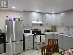 3 Heathbrook Ave in Brampton, ON - Building Photo - Building Photo