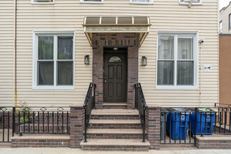 129 Newton St in Brooklyn, NY - Foto de edificio - Building Photo