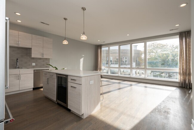 1625 N Clybourn Ave, Unit 2 in Chicago, IL - Building Photo - Building Photo