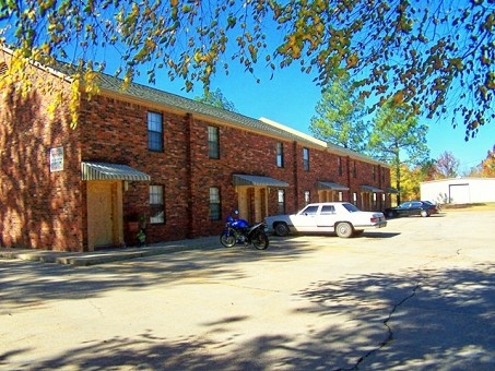 Triangle Townhomes in Starkville, MS - Building Photo - Building Photo