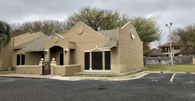 601 St James Dr in Laredo, TX - Building Photo - Building Photo