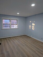 140 Zabriskie St-Unit -3 in Jersey City, NJ - Building Photo - Building Photo
