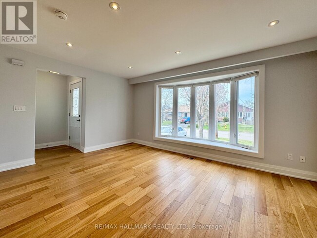 51 Tulane Crescent in Toronto, ON - Building Photo - Building Photo