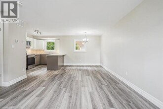 38 Viewpoint Ave in Hamilton, ON - Building Photo - Building Photo