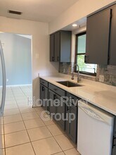 224 Cicero St NW in Port Charlotte, FL - Foto de edificio - Building Photo
