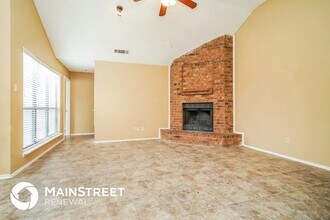 101 Caprock Dr in Arlington, TX - Foto de edificio - Building Photo