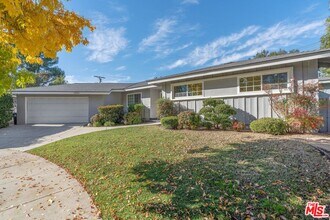 22563 Tiara St in Los Angeles, CA - Building Photo - Building Photo