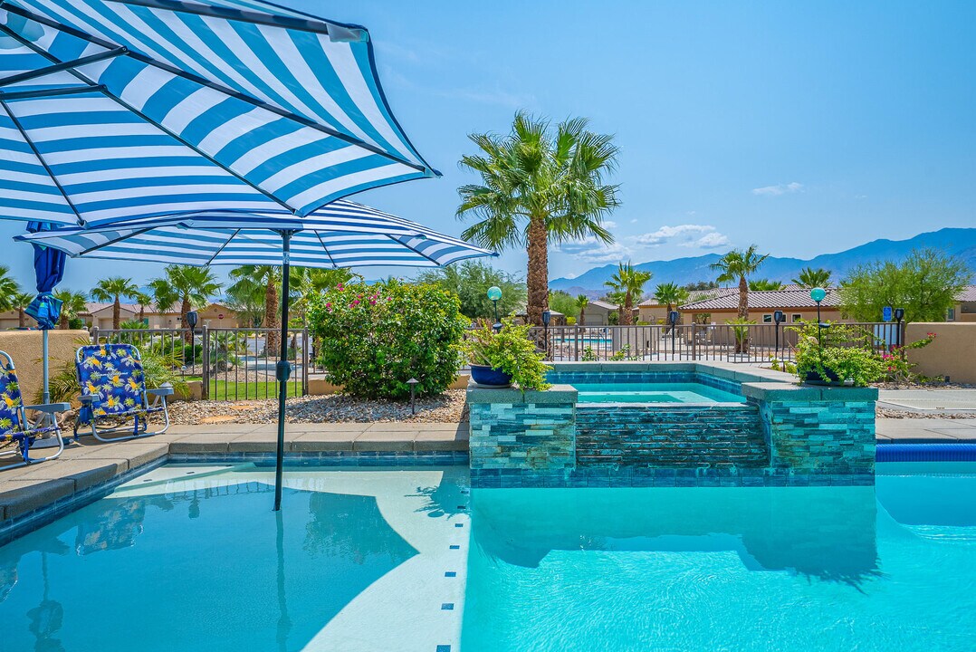 67385 Zuni Ct in Cathedral City, CA - Foto de edificio