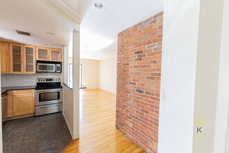 96 Gainsborough St, Unit 206W in Boston, MA - Building Photo - Building Photo