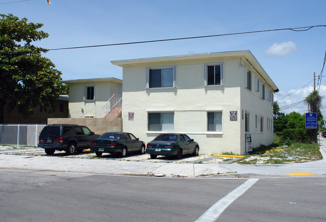 700 SW 11th Ave in Miami, FL - Foto de edificio - Building Photo