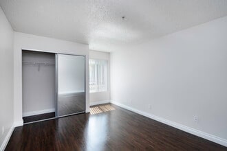 Vineland Gardens in Studio City, CA - Building Photo - Interior Photo