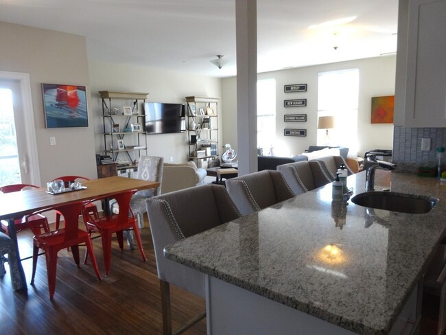 380 W Broadway, Unit 501 in Boston, MA - Building Photo - Building Photo