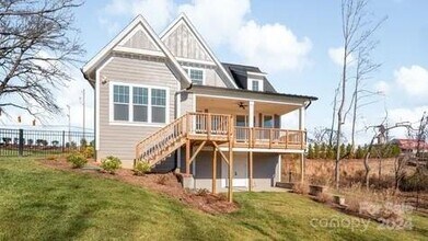 707 Cornelius Rd in Mooresville, NC - Foto de edificio - Building Photo