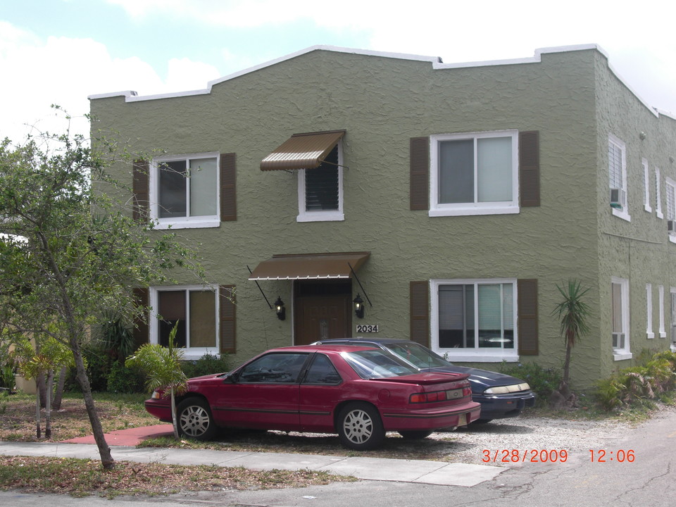 2034 Washington St in Hollywood, FL - Building Photo