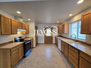 7301 W Chestnut Ave in Yakima, WA - Building Photo - Building Photo