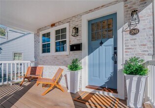 26 Vernon Ave in Newport, RI - Building Photo - Building Photo